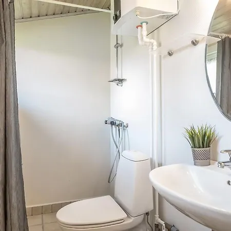 Semesterbostad Loekea - 800m From The Sea By Interhome *