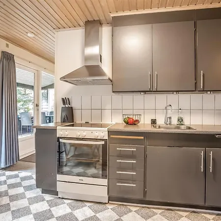 Loekea - 800m From The Sea By Interhome