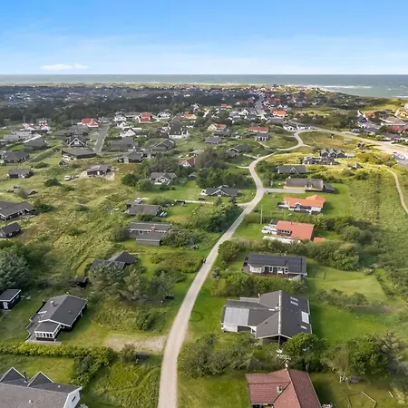 Loekea - 800m From The Sea By Interhome *